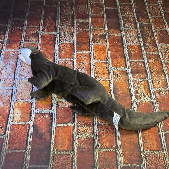 Charming Plush Otter Toy in Rich Brown - Picture 5 of 5